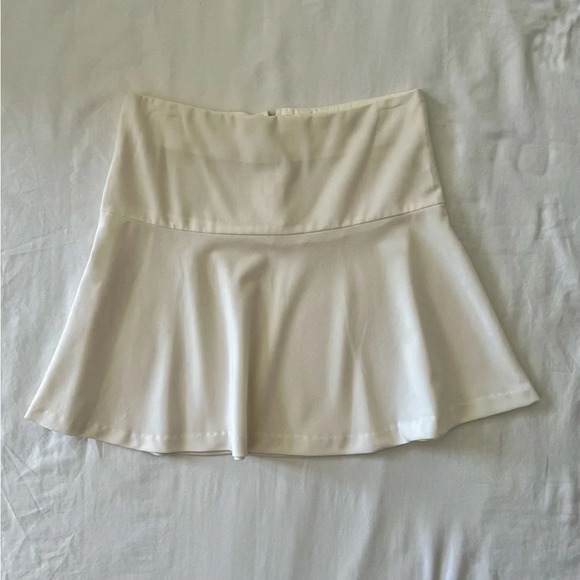 VINTAGE 90’s Charlotte Russe Ivory Mini Skirt - Picture 3 of 7